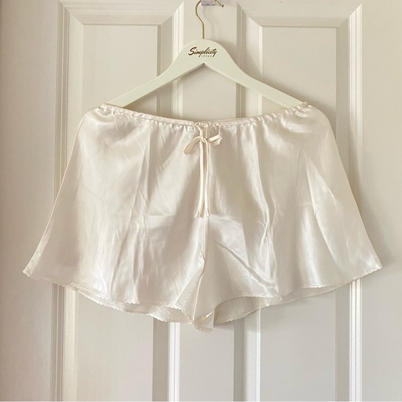 Lauren Ralph Lauren 100% SILK Classy Cream Pajama Tank and Short Set - Picture 4 of 11